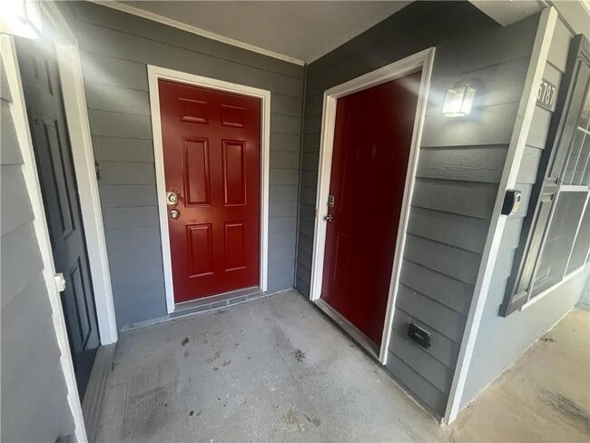 5787 Summerglen Ln in Atlanta, GA - Building Photo - Building Photo