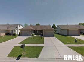 212 Eagle Ridge Dr in Chatham, IL - Building Photo