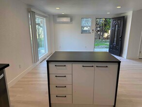 676 39th St-Unit -first floor in Sacramento, CA - Foto de edificio - Building Photo