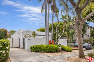 1162 N Poinsettia Pl in West Hollywood, CA - Building Photo