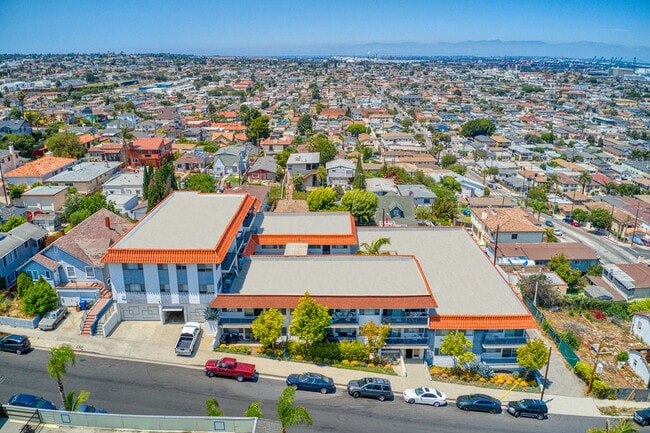 740 W. 24th St. in San Pedro, CA - Foto de edificio - Building Photo