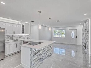 855 Date Palm Dr, Unit 855 in West Palm Beach, FL - Building Photo - Building Photo