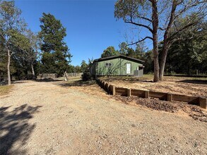 10621 Parker Dr in Willis, TX - Building Photo - Building Photo