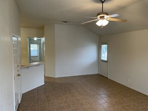 201 Dale Earnhardt Dr, Unit B in Harker Heights, TX - Building Photo - Building Photo