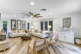 370 6th Ave S in Naples, FL - Building Photo - Building Photo