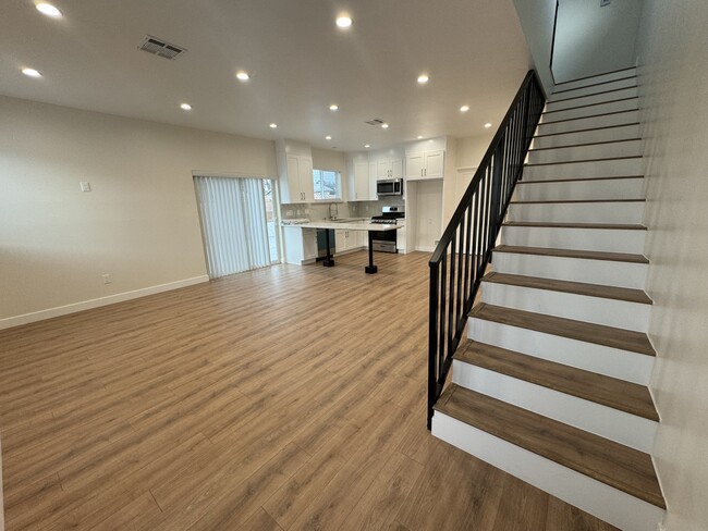 9274 Cayuga Ave in Sun Valley, CA - Building Photo - Building Photo