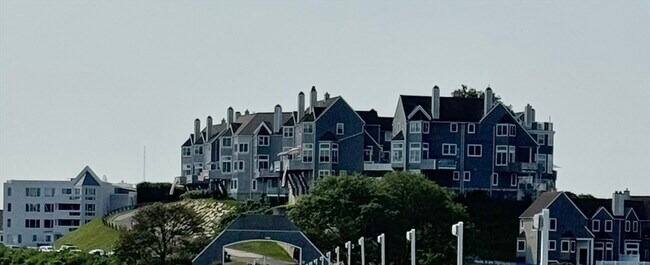 12 Marina Dr in Hull, MA - Foto de edificio - Building Photo