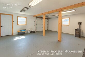 1229 SE N St in Grants Pass, OR - Building Photo - Building Photo