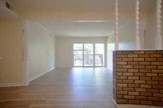 1205 Pleasant Run Dr in Wheeling, IL - Building Photo - Building Photo