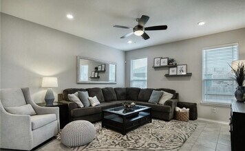 Room in House on Muenster Dr in Hutto, TX - Foto de edificio - Building Photo