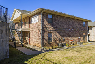 Kennedy Place in Denton, TX - Foto de edificio - Building Photo