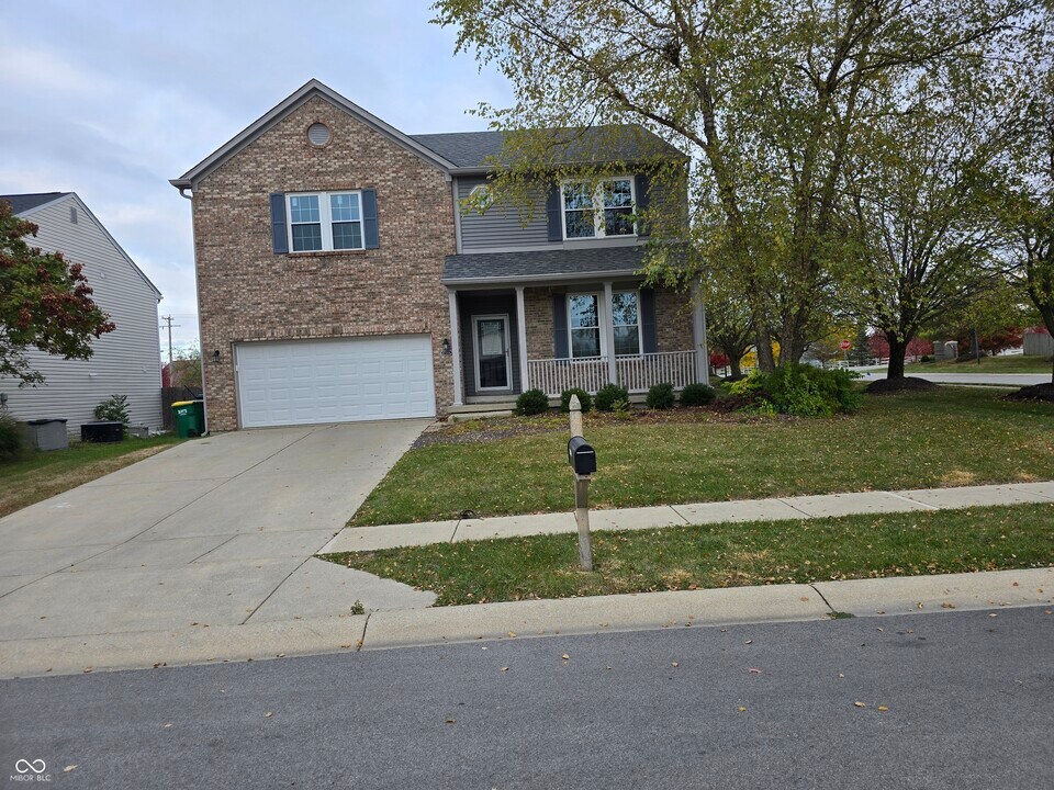 17201 Shadoan Way in Westfield, IN - Building Photo