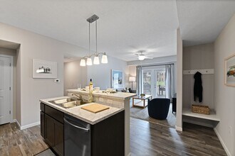 Thornton Hall in Reynoldsburg, OH - Foto de edificio - Interior Photo