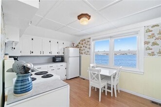 15 Cedar Ave in Portsmouth, RI - Building Photo - Building Photo