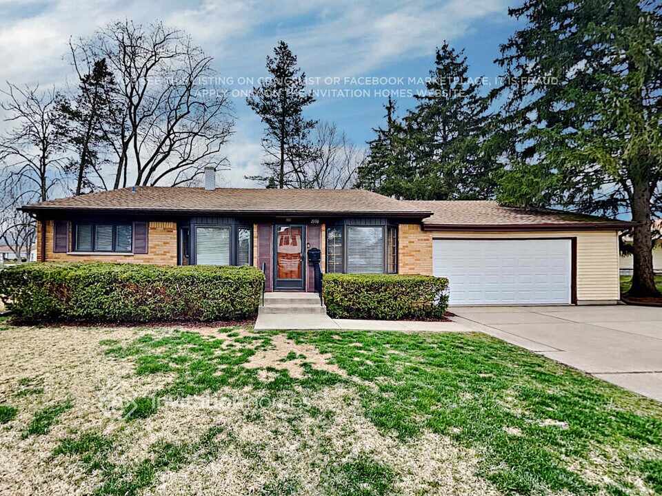 1550 E Anderson Dr in Palatine, IL - Foto de edificio