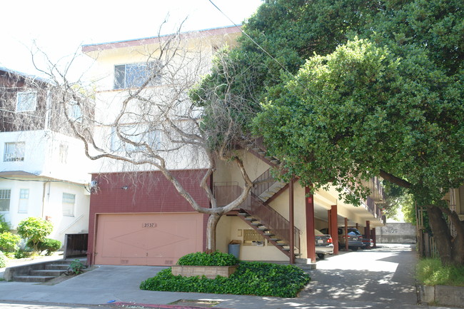 2537 Benvenue Ave in Berkeley, CA - Foto de edificio - Building Photo