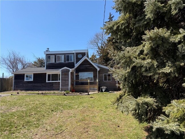 112 King Phillip St in Portsmouth, RI - Building Photo - Building Photo