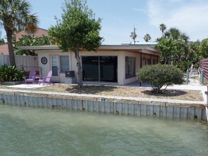 8251 Bayshore Dr in Treasure Island, FL - Building Photo - Other