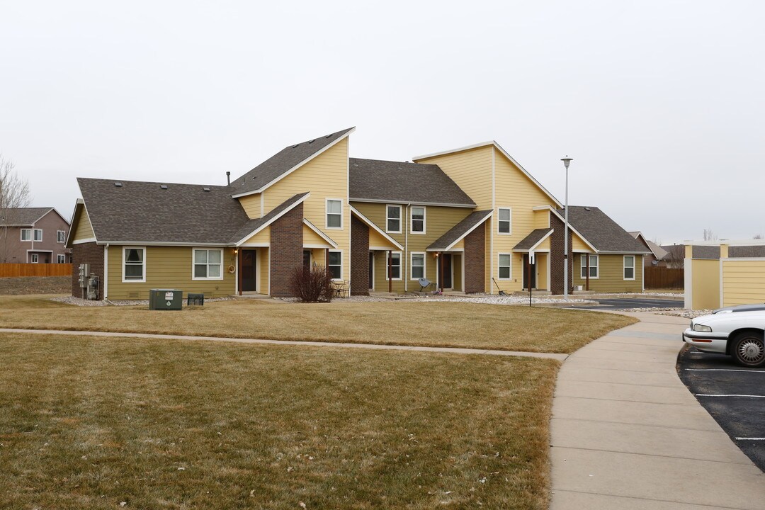 Cottonwood Apartments in Windsor, CO - Building Photo