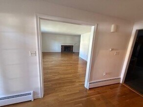 27 Lincoln Cir W in Andover, MA - Building Photo - Building Photo