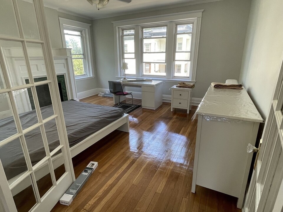 14 Radcliffe Rd in Boston, MA - Building Photo