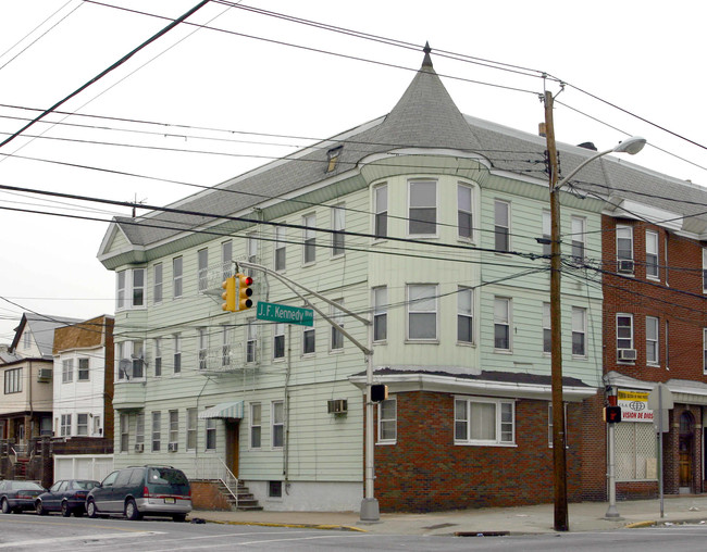 675 Kennedy Blvd in Bayonne, NJ - Building Photo - Building Photo