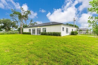 11870 SW 220th St in Miami, FL - Building Photo - Building Photo