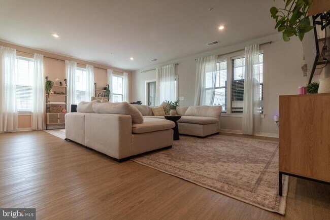 201 Park Central Ter in Manassas Park, VA - Building Photo - Building Photo