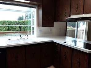 7117 40th St W in University Place, WA - Building Photo - Building Photo