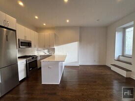 WEST 9 AVE in New York, NY - Building Photo