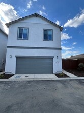 2300 Holcolm Pl in Woodland, CA - Building Photo - Building Photo