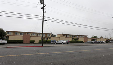 Doolittle Apartments in San Leandro, CA - Building Photo - Building Photo