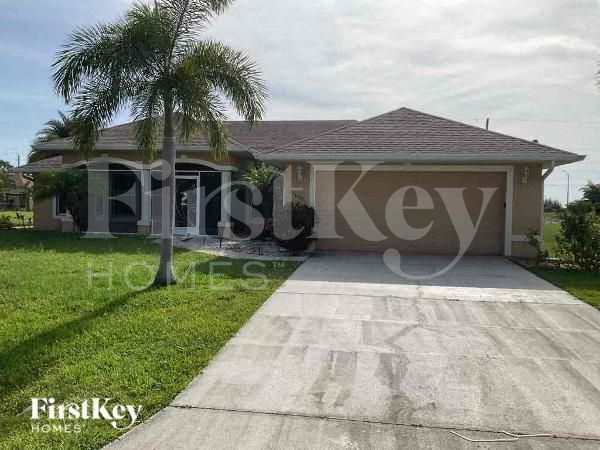 25080 Estrada Cir in Punta Gorda, FL - Building Photo