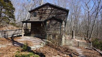 103 Pequotsepos Rd in Stonington, CT - Building Photo - Building Photo