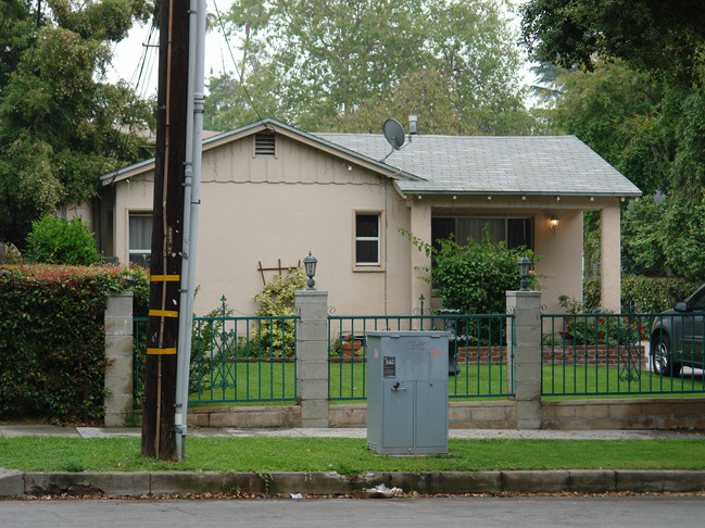 122-124 N Oak Ave in Pasadena, CA - Building Photo - Building Photo