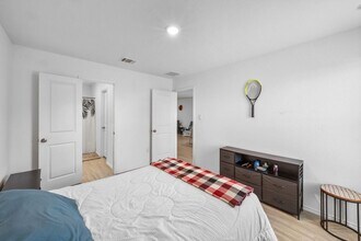 7415 Donkey Vly in San Antonio, TX - Building Photo - Building Photo