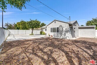 18749 Gault St in Los Angeles, CA - Building Photo - Building Photo