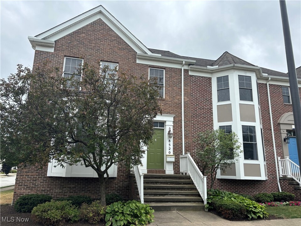 8520 Chester Pkwy in Cleveland, OH - Foto de edificio