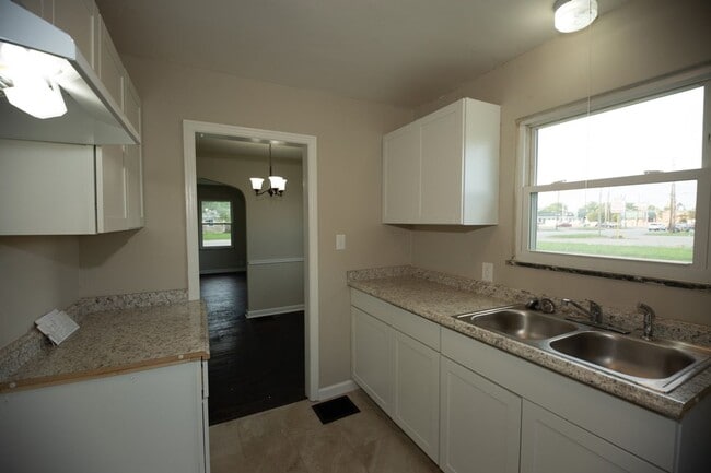 5925 East 21st St in Indianapolis, IN - Building Photo - Building Photo