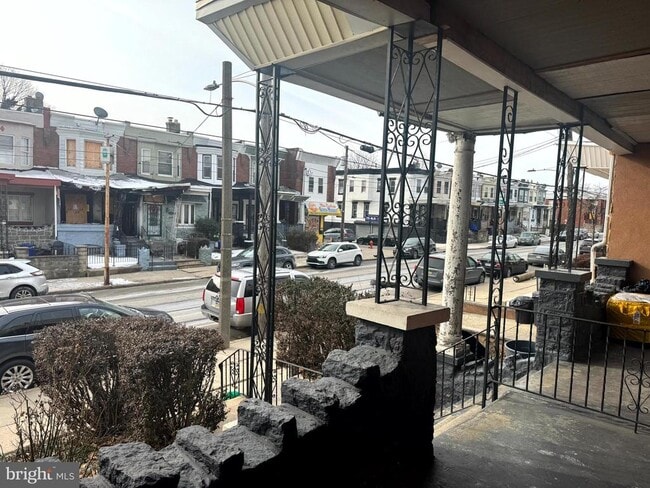 property at 5707 Lansdowne Ave