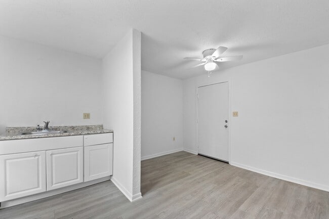 806 E Emily Ave in Wharton, TX - Building Photo - Building Photo