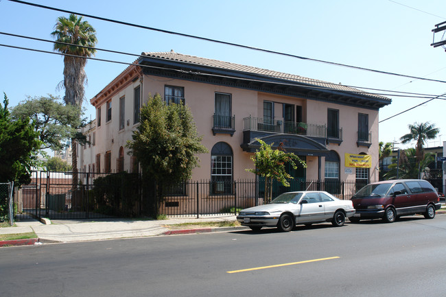 2801 San Marino Street in Los Angeles, CA - Building Photo - Building Photo