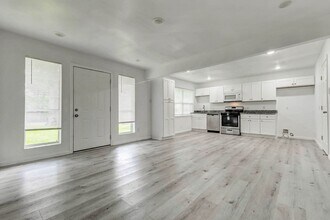 408 Commanche Rd in Montgomery, TX - Building Photo - Building Photo