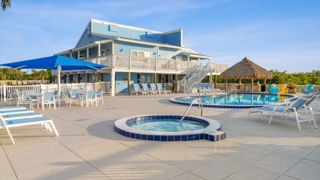 100 61st St E in Palmetto, FL - Foto de edificio