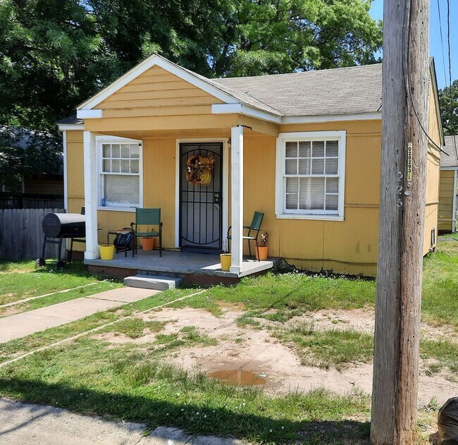 property at 225 College Park Cir