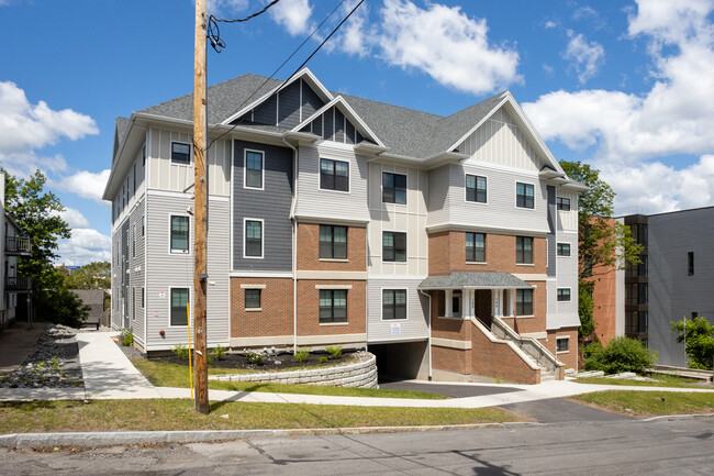 106 Comstock Ave in Syracuse, NY - Building Photo - Building Photo