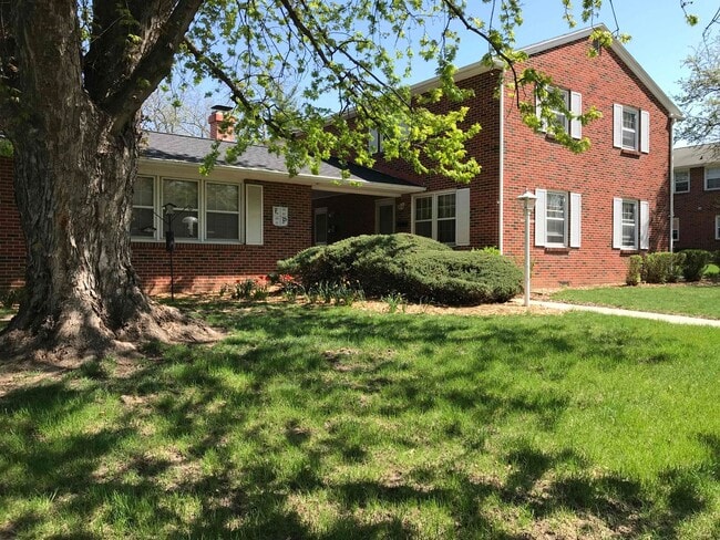 105 O'Neil Dr in Ames, IA - Building Photo - Building Photo