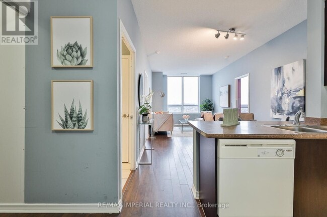 property at 60-2460 Heintzman St