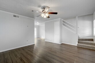 5905 Hidden Valley Trail in Austin, TX - Building Photo - Building Photo