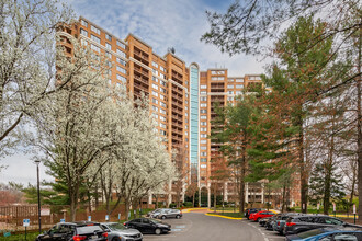 Grosvenor Park in Rockville, MD - Foto de edificio - Building Photo